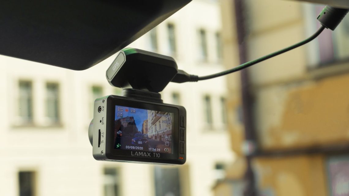 Kamery samochodowe LAMAX T10 i LAMAX C9 zmienią Twoją podróż w bezpieczną i komfortową